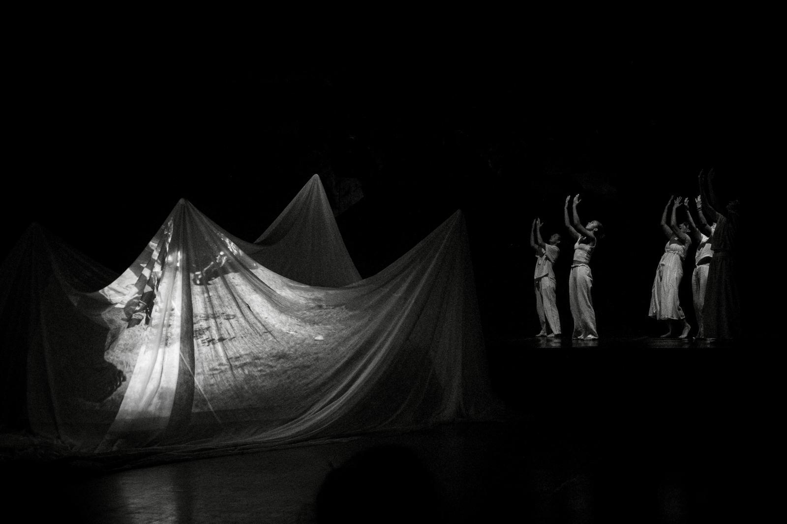 "À travers l'invisible" performance dansée